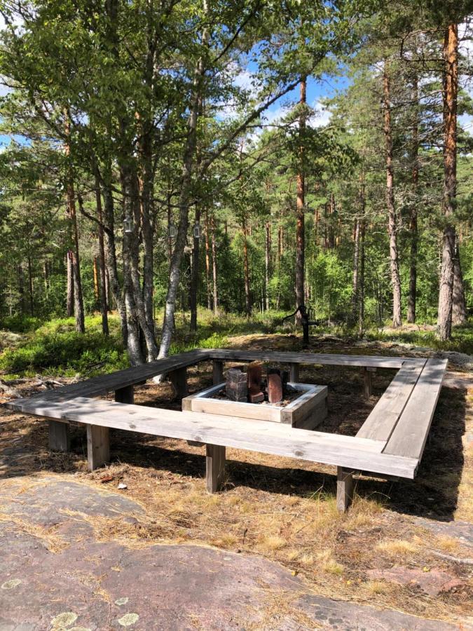 Timber Cottages With Jacuzzi And Sauna Near Lake Vaenern Karlstad Exterior foto