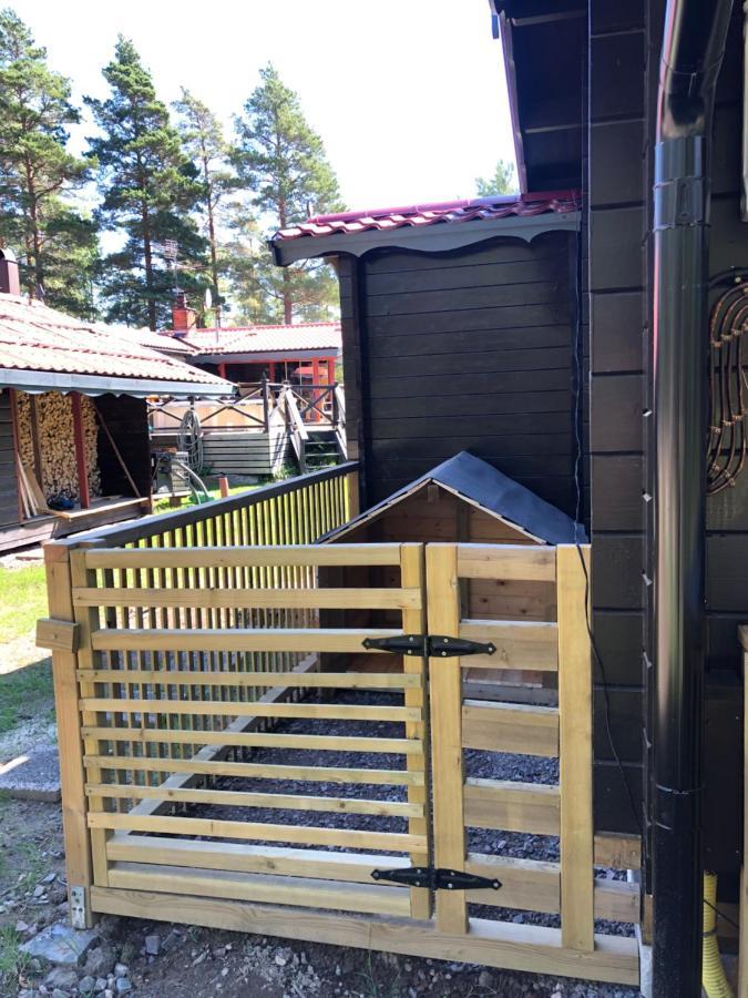 Timber Cottages With Jacuzzi And Sauna Near Lake Vaenern Karlstad Exterior foto