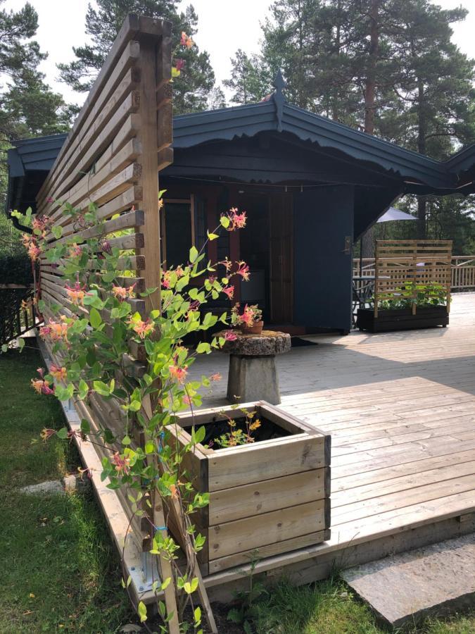 Timber Cottages With Jacuzzi And Sauna Near Lake Vaenern Karlstad Exterior foto