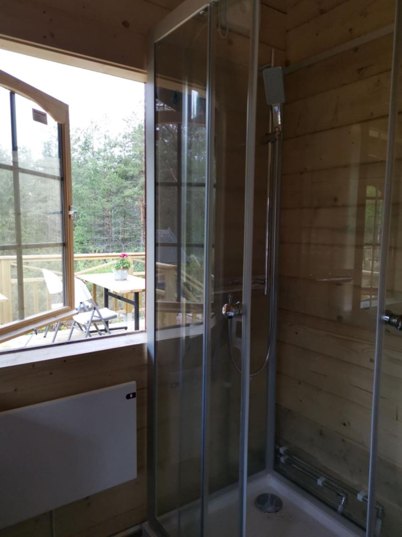 Timber Cottages With Jacuzzi And Sauna Near Lake Vaenern Karlstad Exterior foto